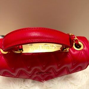 Valentino by Mario Valentino red shoulder/Crossed bag. Excellent condition